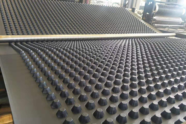 揭秘复合排水板的制作原理